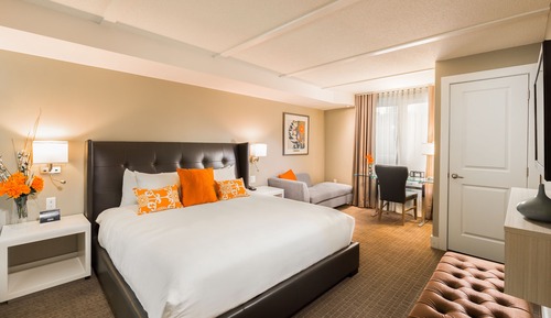 2 Bedroom Suite, 1 King bed and 2 Queen Beds with Sofabed, Full Water View