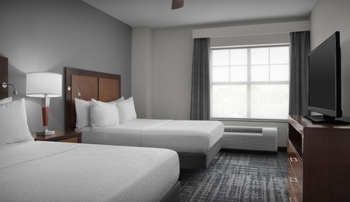 Suite, 2 camas de matrimonio, accesible para personas con discapacidad, bañera (Mobility & Hearing)