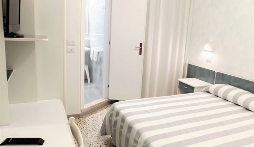 Habitación estándar con 1 cama doble o 2 individuales