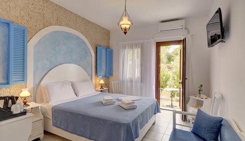 Habitación doble superior, vistas parciales al mar