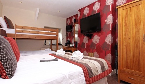 Suite, baño privado ( Double Bed & Bunk Bed)