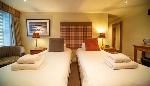 Habitación con 1 cama doble o 2 individuales, baño privado