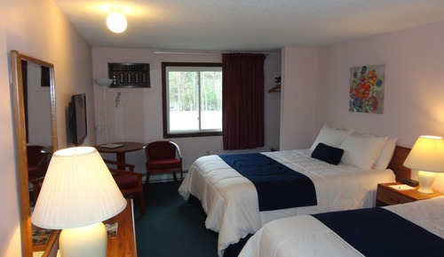 Habitación estándar, 2 camas de matrimonio (Second floor, No elevator)