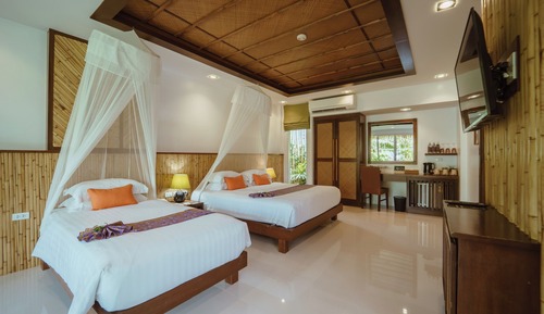 Triplet Premier Cottage