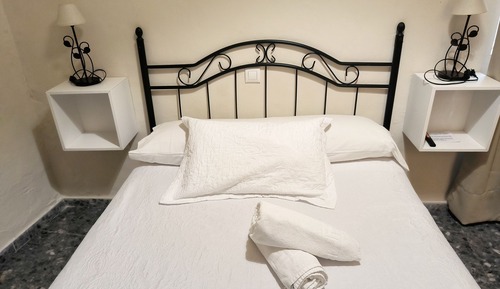 Habitación económica doble, 1 cama doble, baño privado, planta baja