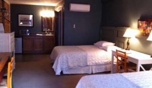 Habitación doble, baño privado (Double Queen Guest Room)