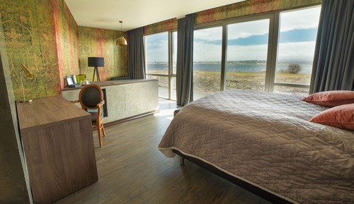 Suite superior, vistas al lago