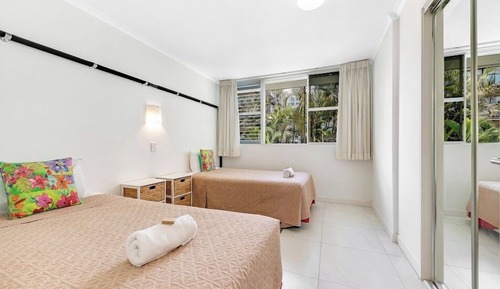 Apartamento, 2 habitaciones, vistas parciales al mar