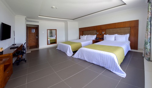 Habitación estándar con 2 camas individuales, 2 camas dobles