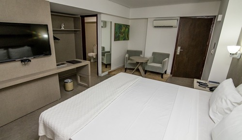 Suite Premium com Varanda Lateral e Longue Chaise