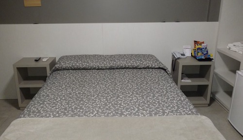 Quarto Duplo Standard com Cama de Casal