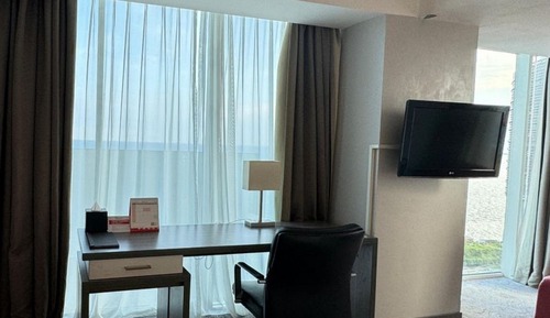 Superior Deluxe Queen Bed