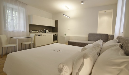 Estudio superior, planta baja