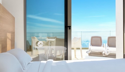 Classic One Bedroom Apartment High Floor with Sea View 1 Adult
