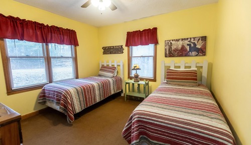 Cabaña familiar, 2 habitaciones, chimenea, vistas al lago