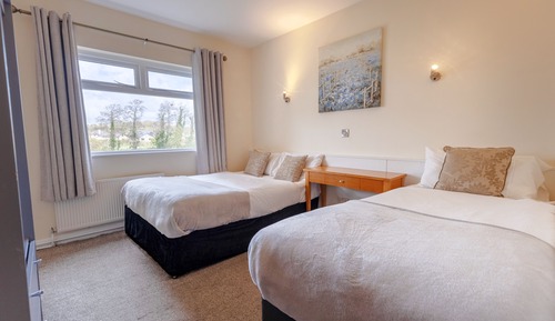 Habitación triple, baño privado, vistas al río