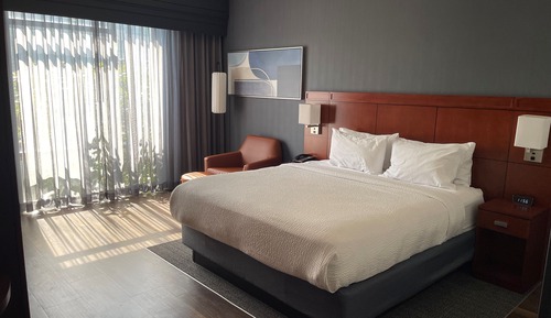 Habitación, 1 cama de matrimonio grande con sofá cama (Mobility/Hearing Accessible, Tub)