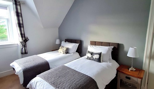 Habitación con 2 camas individuales