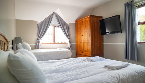 Habitación estándar con 1 cama doble o 2 individuales, varias camas, vistas al jardín