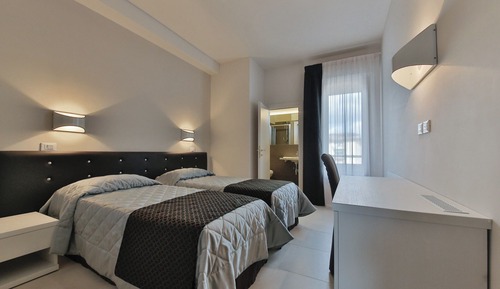 Habitación básica con 1 cama doble o 2 individuales