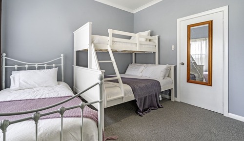 Casa familiar, 3 habitaciones, chimenea, vistas a la montaña (Modern, Farm)