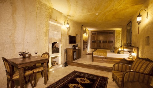 Majestic Cave Suite