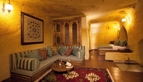 Royal Cave & Pool Suite