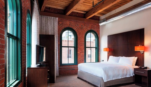 Suite, 1 cama de matrimonio grande con sofá cama, en esquina (Hearing Accessible)