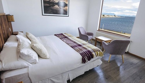 Habitación superior con 1 cama doble o 2 individuales, vistas al mar