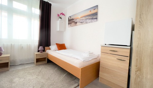 Habitación con 1 cama doble o 2 individuales, baño compartido