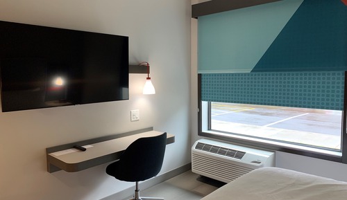 Habitación estándar, 1 cama de matrimonio grande, bañera accesible (Communications)