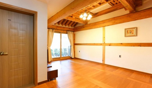 Room (Deuknyeo (Ondol Room))