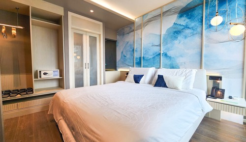 Studio King Bed room