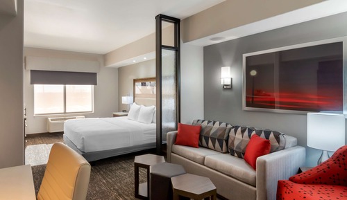 Suite, 1 cama de matrimonio grande con sofá cama, frigorífico y microondas (with Sofabed)