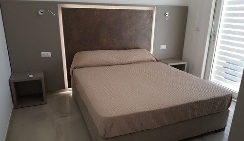 Apartamento económico, 2 habitaciones, no fumadores, vistas al jardín