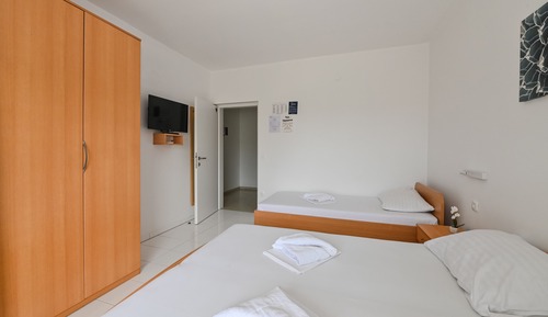 Habitación Confort, varias camas, terraza