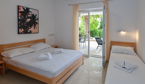 Estudio, patio, vistas al patio