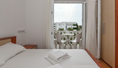 Apartamento Confort, 2 habitaciones, balcón, vistas al jardín