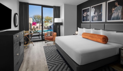 Habitación, 1 cama de matrimonio grande, patio (Poolside, View)