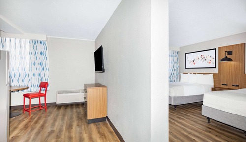 Habitación, 2 camas de matrimonio, no fumadores (Mobility Roll-In Shower)