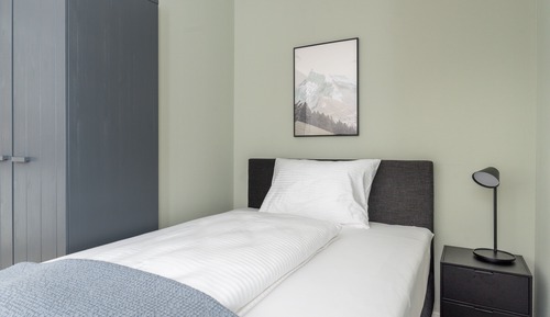 Single Suite M with seating area