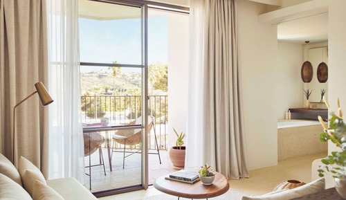 Suite junior, terraza, vistas al jardín