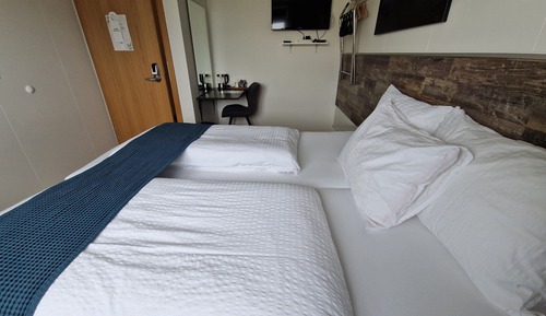 Habitación estándar con 1 cama doble o 2 individuales, 2 camas individuales