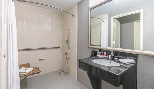 Habitación individual económica, accesible para personas con discapacidad