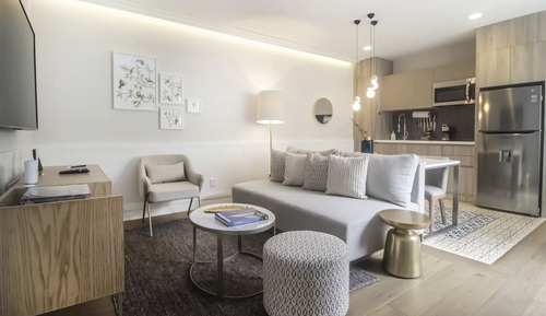 Apartamento de diseño, 1 cama de matrimonio grande con sofá cama