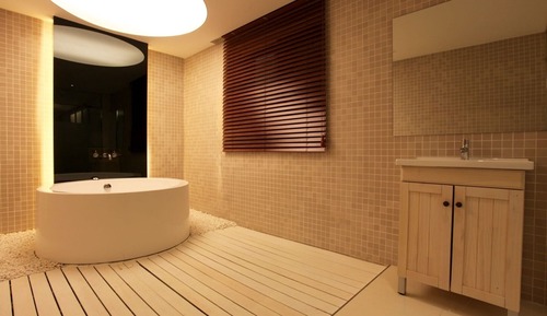 Room (Deluxe (Free use of Netflix Disney+ T)