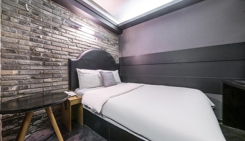 Room (Deluxe (bathtub Netflix Tiving Watcha)