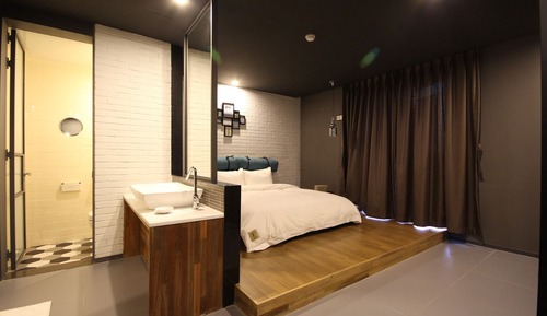 Room (Deluxe (Netflix in all rooms) (top qu)