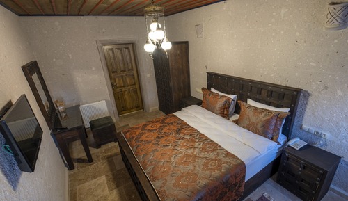 Standart Turk Hamamli Dag ve Vadi Manzarali Oda