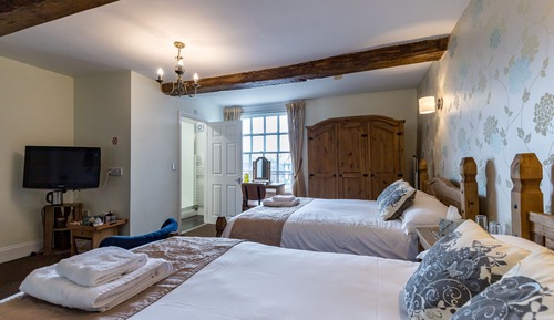 Habitación superior con 1 cama doble o 2 individuales